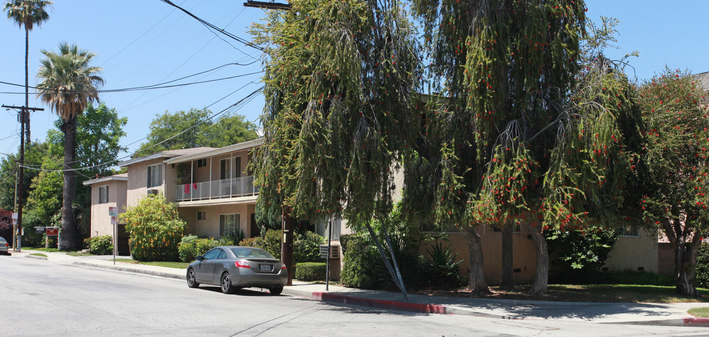 15445 Moorpark St in Sherman Oaks, CA - Building Photo