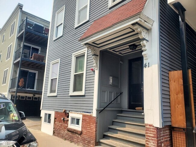 41 Washburn St, Unit 1 in Boston, MA - Building Photo - Building Photo