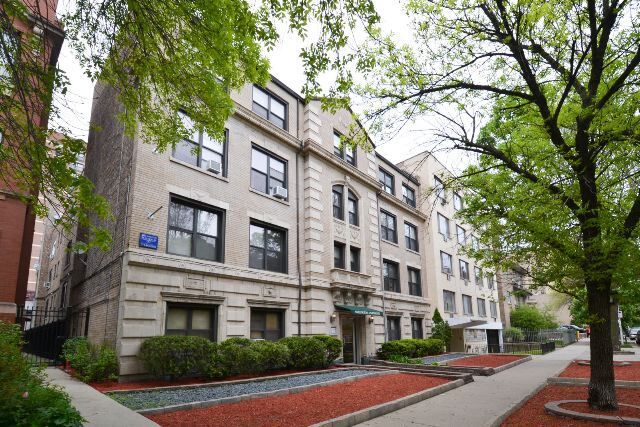 543 W Wellington Ave in Chicago, IL - Building Photo