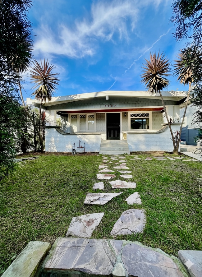7725 Norton Ave in West Hollywood, CA - Building Photo - Building Photo