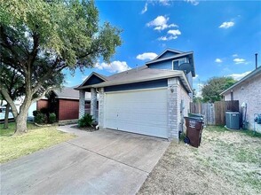 2012 Buckley Ln in Round Rock, TX - Building Photo - Building Photo