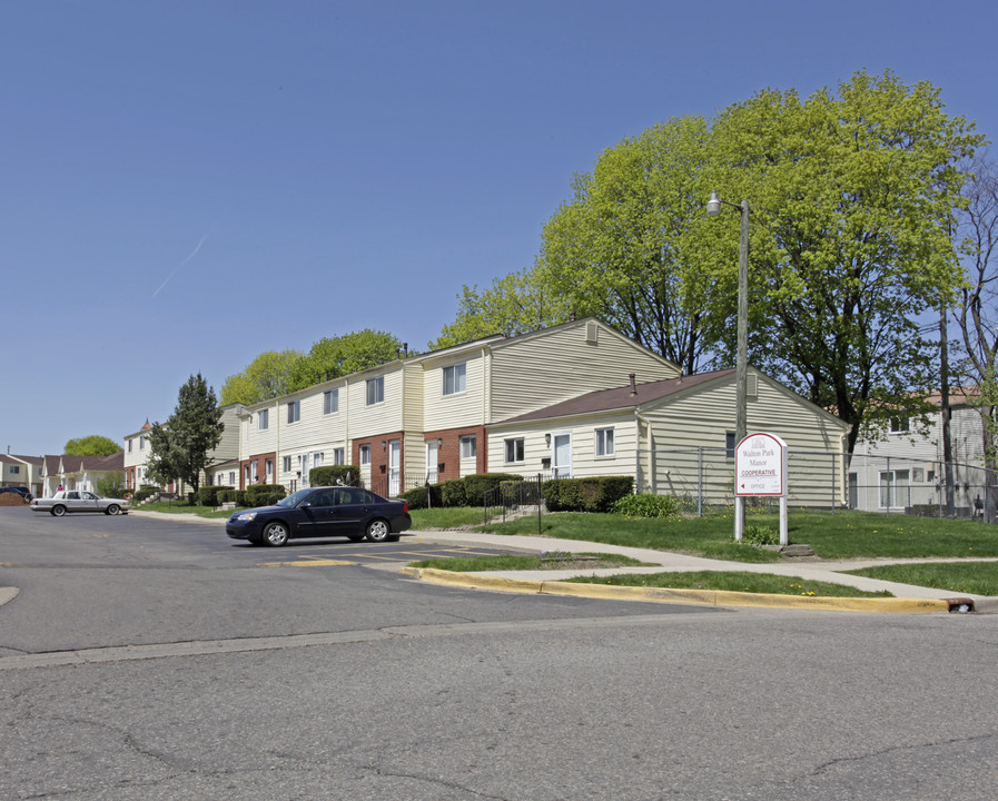 Walton Park Manor Cooperative in Pontiac, MI - Building Photo