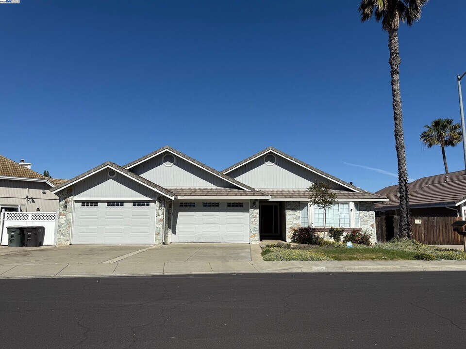2324 Reef Ct in Discovery Bay, CA - Building Photo