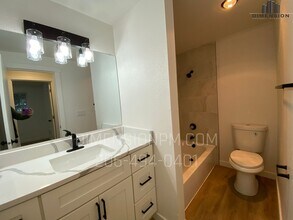 427 S 325th Pl in Federal Way, WA - Foto de edificio - Building Photo