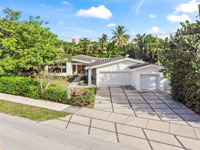 2132 Middle River Dr in Fort Lauderdale, FL - Building Photo - Building Photo