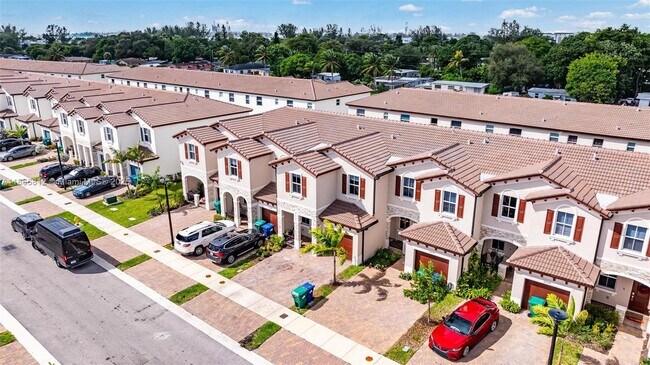 12652 NW 23rd Pl in Miami, FL - Building Photo - Building Photo