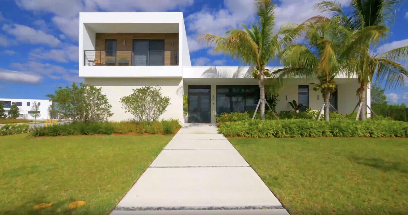 16788 Natures Wy in Weston, FL - Building Photo