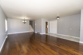 2913 Kensington Ave in Westchester, IL - Building Photo - Building Photo