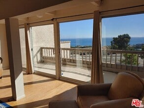 23918 De Ville Way in Malibu, CA - Building Photo - Building Photo