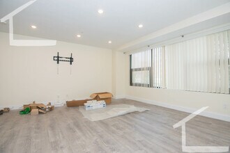 1028 Commonwealth Ave in Brookline, MA - Building Photo - Building Photo