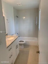 3449 NW 44th St in Lauderdale Lakes, FL - Foto de edificio - Building Photo