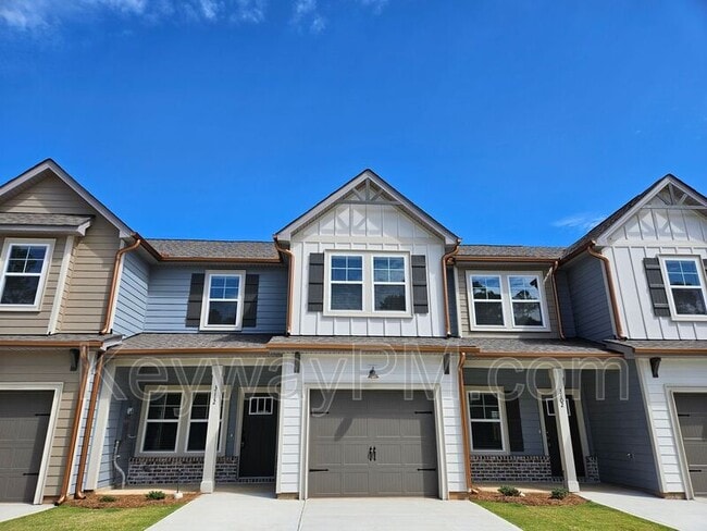 property at 3112 Venetian Dr