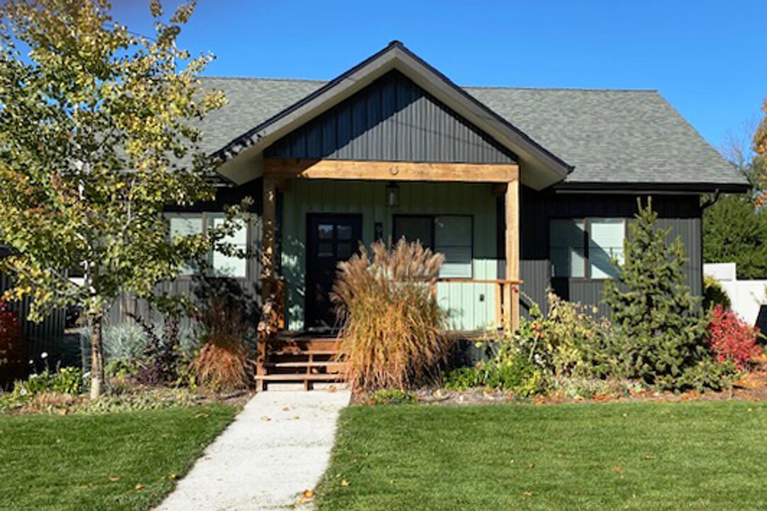931 1st St W in Kalispell, MT - Building Photo