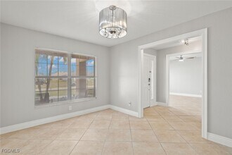 1016 NE 36th Terrace in Cape Coral, FL - Foto de edificio - Building Photo