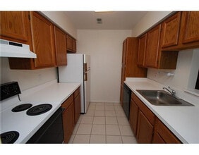 3005 Fernwood Ave, Unit 202 in Ann Arbor, MI - Building Photo - Building Photo