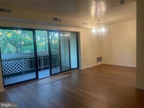 6135 Leesburg Pike in Falls Church, VA - Building Photo - Building Photo