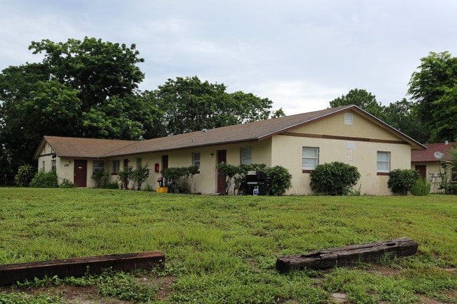 4210 Vermont Ave in Lake Worth, FL - Building Photo - Building Photo