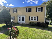 57 Juniper Rd in Bethel, CT - Foto de edificio - Building Photo