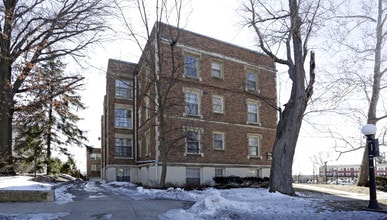 Cody Court Apartments in Peoria, IL - Foto de edificio - Building Photo