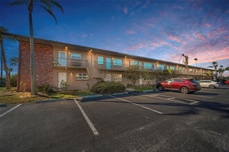 2 Causeway Blvd, Unit 208 in Dunedin, FL - Building Photo - Building Photo