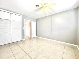 1021 Crystal Lake Dr in Pompano Beach, FL - Building Photo