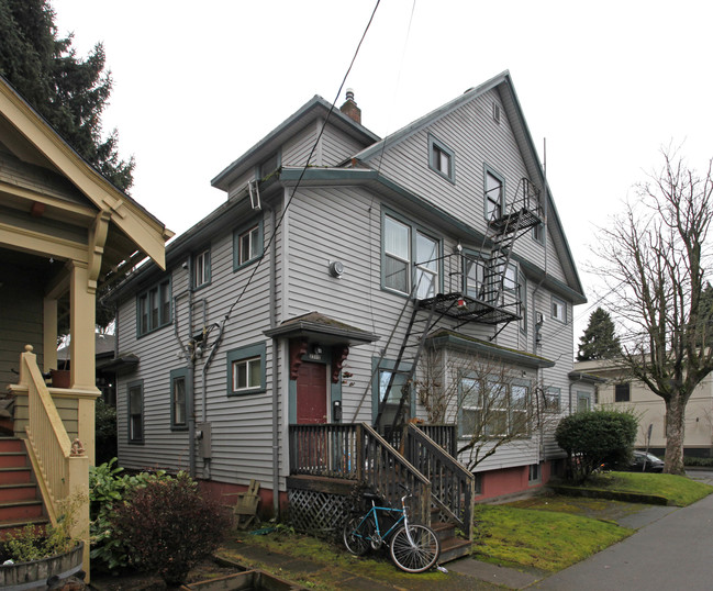 2312 SE Madison St in Portland, OR - Foto de edificio - Building Photo