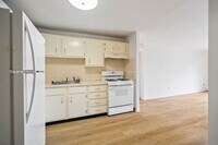 130 Mammoth Rd photo'