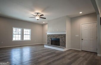 194 Pine Valley Dr in Royston, GA - Foto de edificio - Building Photo