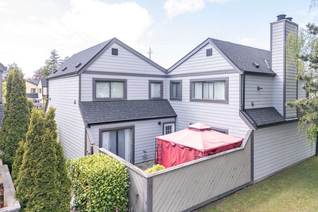 Sundail Villas in Delta, BC - Building Photo