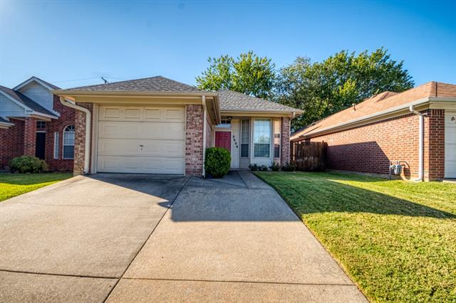 2006 Lee Dr in Denton, TX - Building Photo