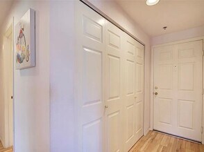 Must See Ballard Condo!!! in Seattle, WA - Foto de edificio - Building Photo