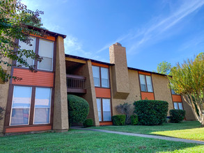 Kingwood Forest in Shreveport, LA - Foto de edificio - Building Photo