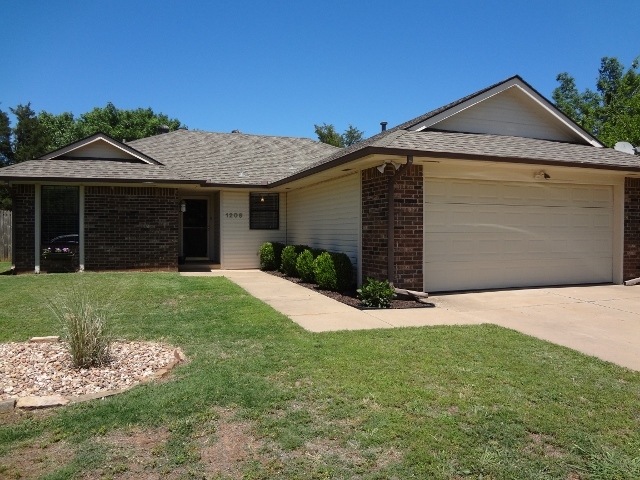 1209 Teal Pl in Edmond, OK - Building Photo