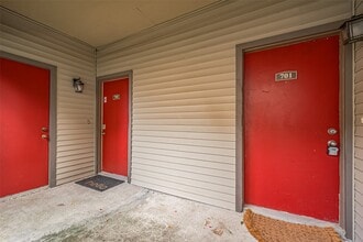 2025 Augusta Dr in Houston, TX - Building Photo - Building Photo