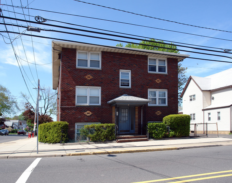 478 Valley Brook Ave in Lyndhurst, NJ - Building Photo