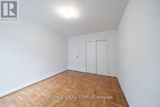 77 Erskine Ave in Toronto, ON - Building Photo - Building Photo