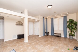 421 Shadow Point in San Marcos, TX - Building Photo - Building Photo