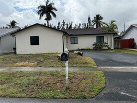 11100 NW 21st St in Sunrise, FL - Building Photo