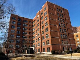 4900 N Marine Dr in Chicago, IL - Building Photo