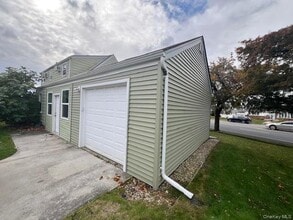 432 Herricks Rd in Mineola, NY - Building Photo - Building Photo