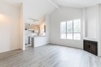 2452 S Centinela Ave, Unit 5 in Los Angeles, CA - Building Photo - Building Photo