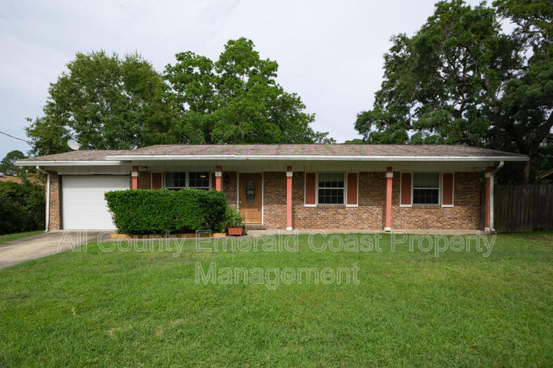 6 Shady Oaks Ln in Shalimar, FL - Building Photo