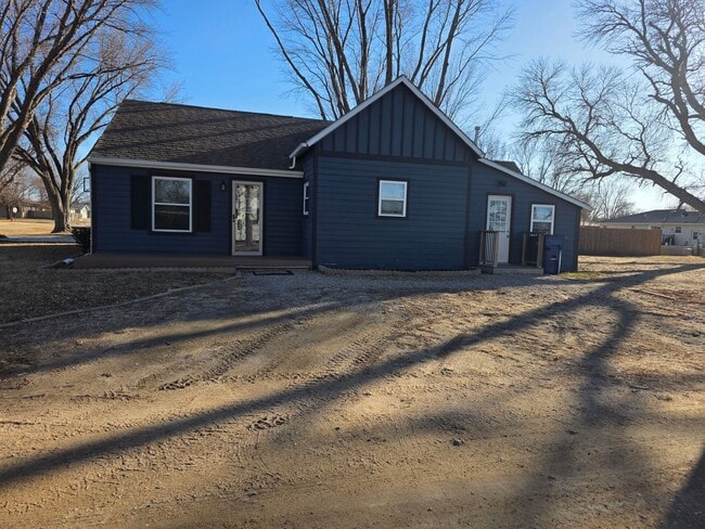 property at 625 N 5th St