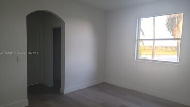 571 SE 37th Pl in Homestead, FL - Building Photo - Building Photo