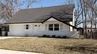 3508 Sunnydale Ln in Denton, TX - Building Photo