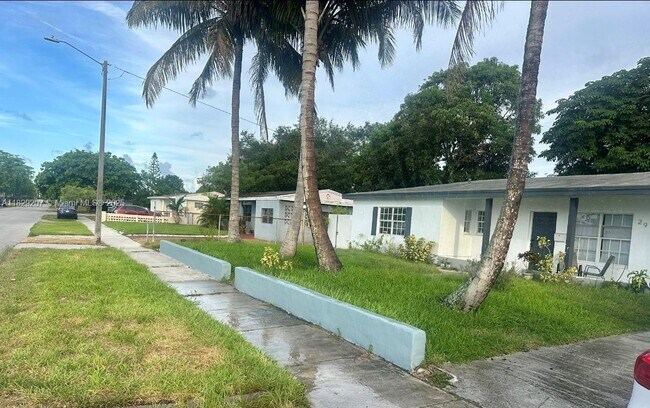 2970 NW 187th St in Miami Gardens, FL - Building Photo - Building Photo