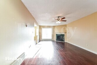 7749 Roxshire Cove in Memphis, TN - Foto de edificio - Building Photo