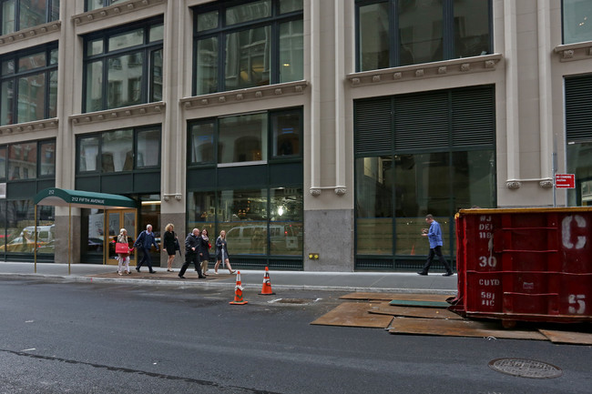 212 Fifth Ave in New York, NY - Foto de edificio - Building Photo