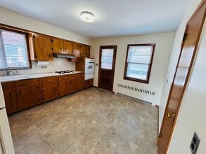 20 Union Ave in Glen Head, NY - Building Photo - Building Photo