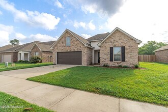 304 Tall Meadows Ln in Lafayette, LA - Building Photo - Building Photo